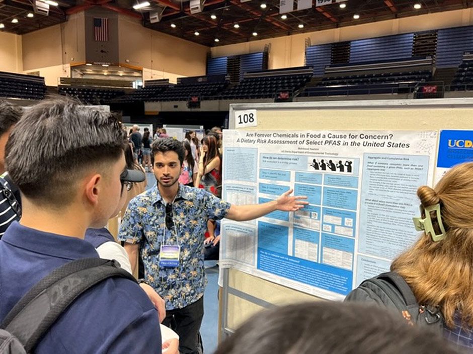 Brief description of Photo:  Mahmood Hashimi presenting his risk assessment research on PFAS in food packaging. Photo Credit: Elizabeth Marder